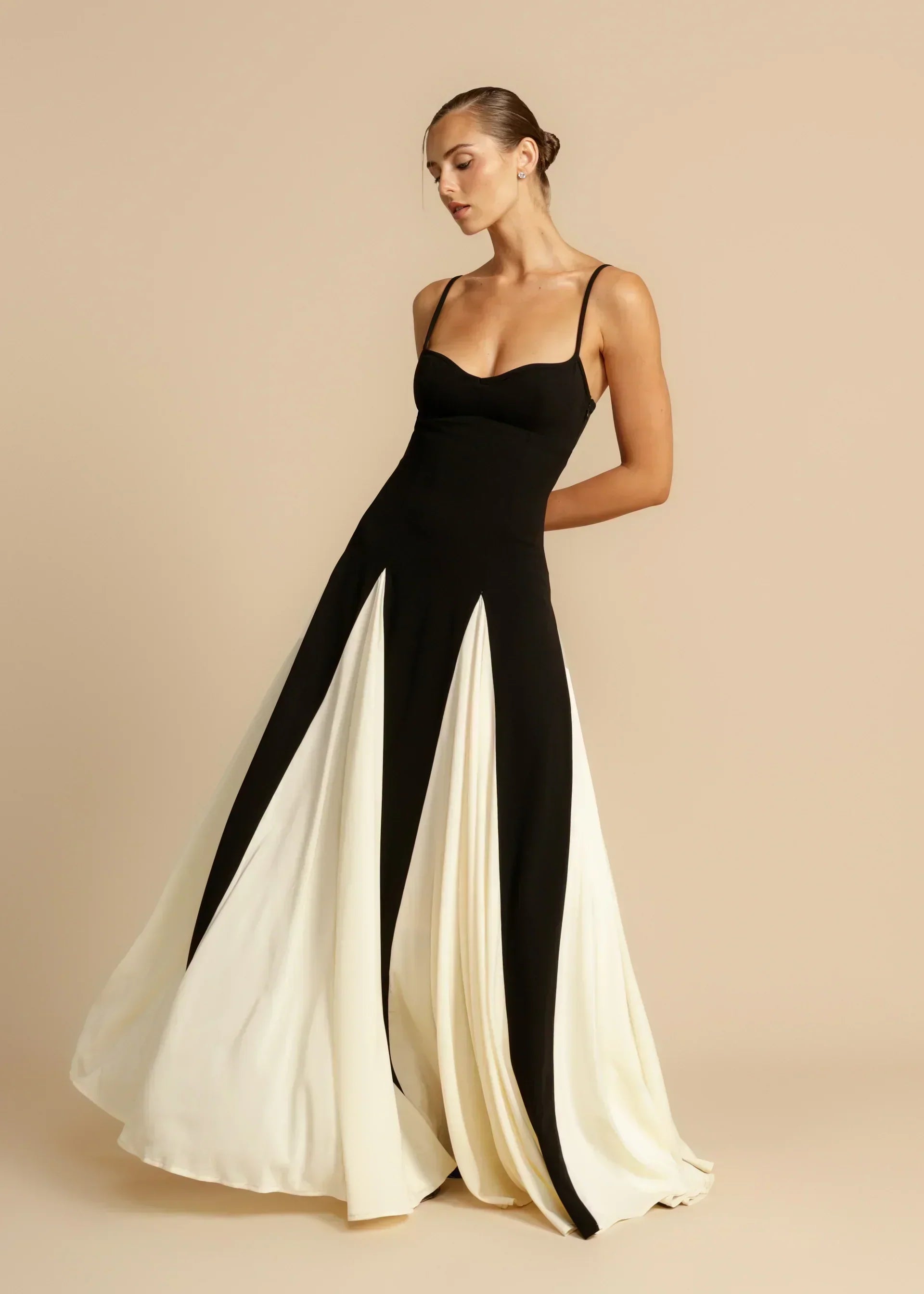 Clara | Elegant Ruffled Maxi Dress